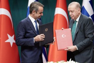 «Ναι» στους διαύλους επικοινωνίας, «όχι» στα δύσκολα